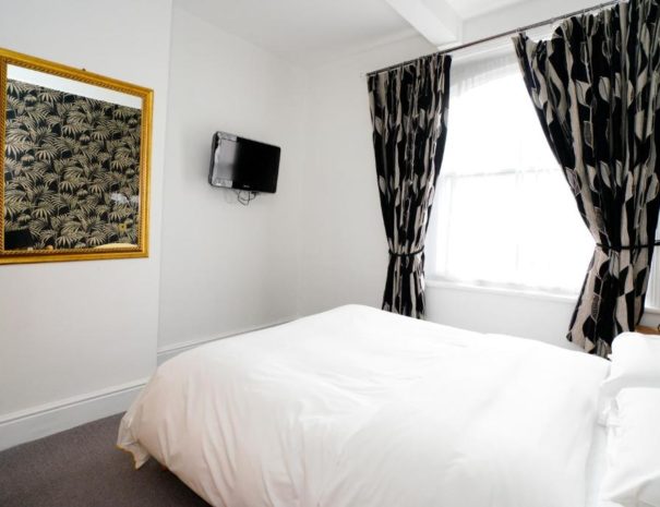 Three Queens Hotel long stay accommodation Burton upon Trent